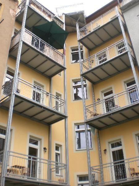 3-Raum-Fewo-Dresden-Zentrum-Balkon-Blick-Auf-Altstadt-L10 エクステリア 写真